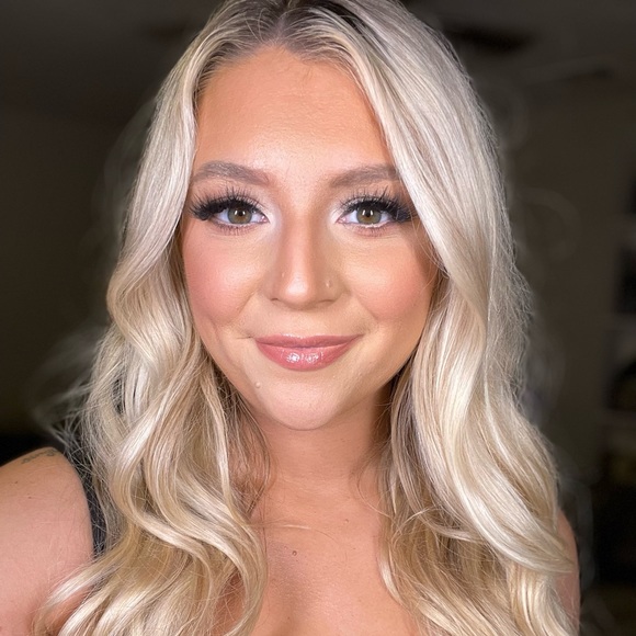 Meet your Posher, Amanda - Picture 1 of 3